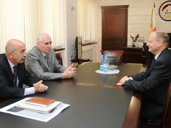 2. Встреча с Главой Официального представительства Республики Южная Осетия в Приднестровской Молдавской Республике Сергеем Сураго
