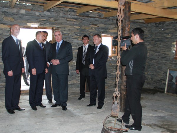 IMG_0039. Президент и члены российской делегации посетили осетинское подворье
