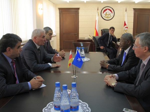 2. Встреча с Чрезвычайным и Полномочным Послом Сомалийской Республики в Российской Федерации Мохамедом Мохамудом Хандуле