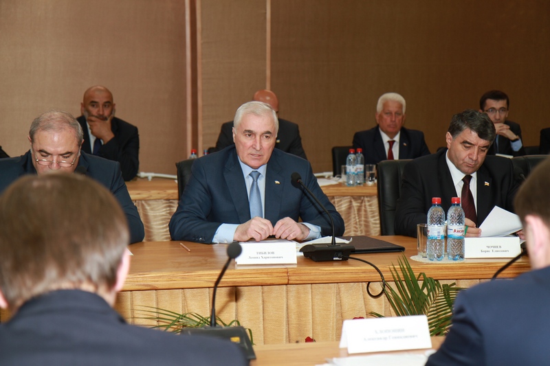 2. Леонид Тибилов: «Каждое заседание МПК является значимым для восстановления Южной Осетии»