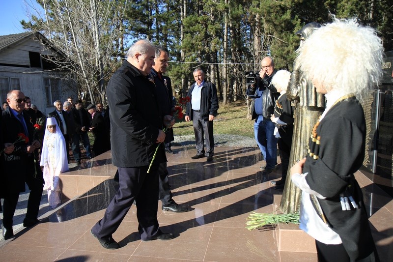 1. Церемония открытия мемориального комплекса в селе Дменис Цхинвальского района (часть II)