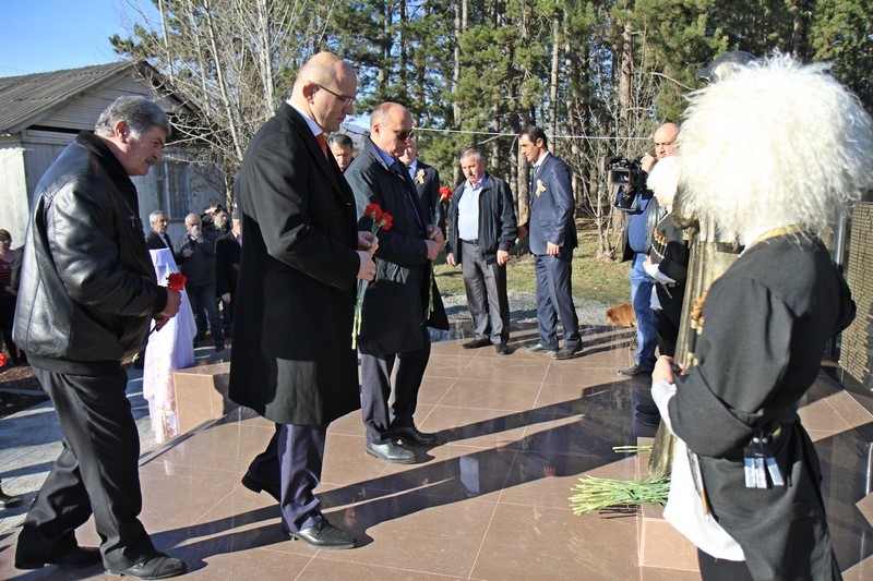 2. Церемония открытия мемориального комплекса в селе Дменис Цхинвальского района (часть II)