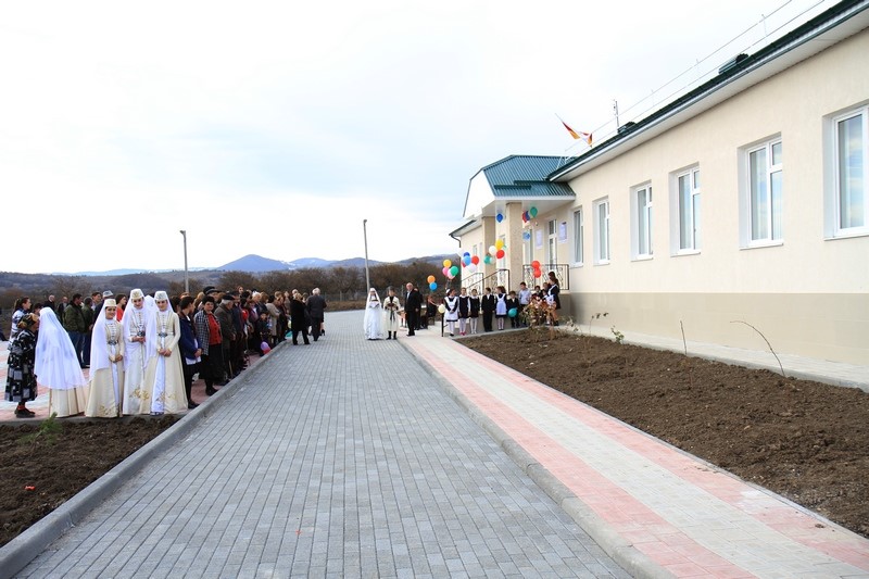 2. Церемония открытия средней общеобразовательной школы в селе Корнис Знаурского района (часть I)