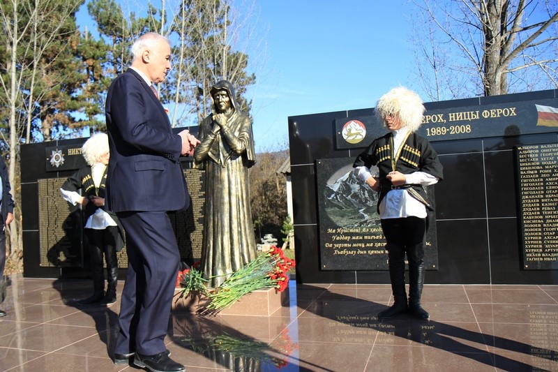 3. Церемония открытия мемориального комплекса в селе Дменис Цхинвальского района (часть II)