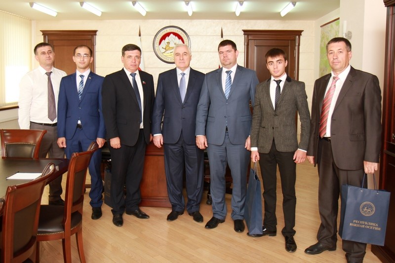 2. Встречи с делегациями, прибывшими в Цхинвал на празднование Дня признания независимости Республики Южная Осетия