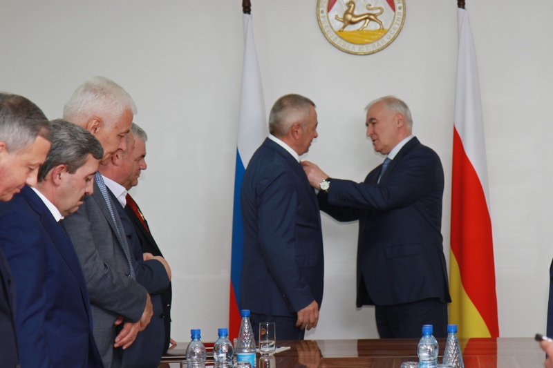 9. Встречи с делегациями, прибывшими в Цхинвал на празднование Дня признания независимости Республики Южная Осетия