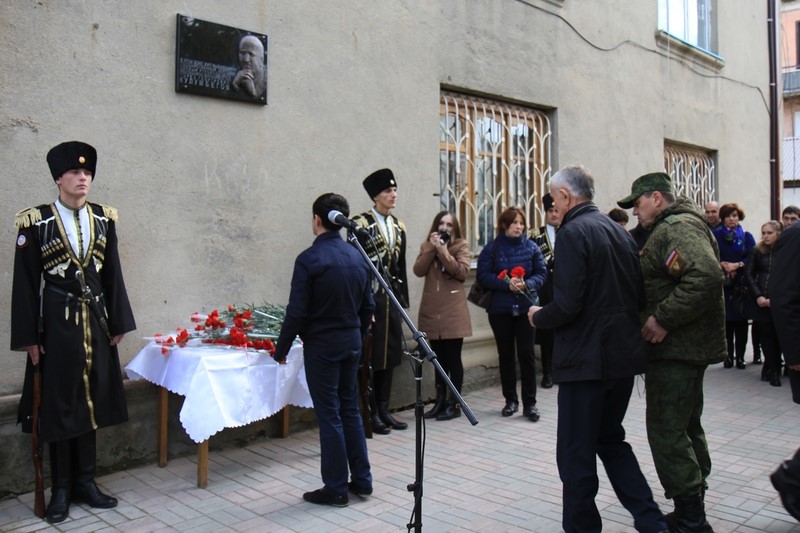 9. Церемония открытия мемориальной доски выдающемуся политическому деятелю Торезу Кулумбегову