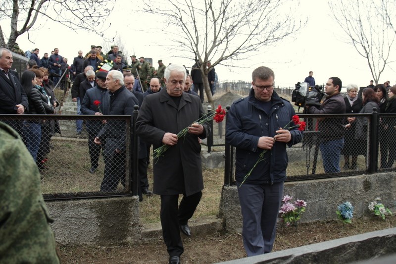 4. Церемония возложения цветов к памятнику жертвам Ередской трагедии
