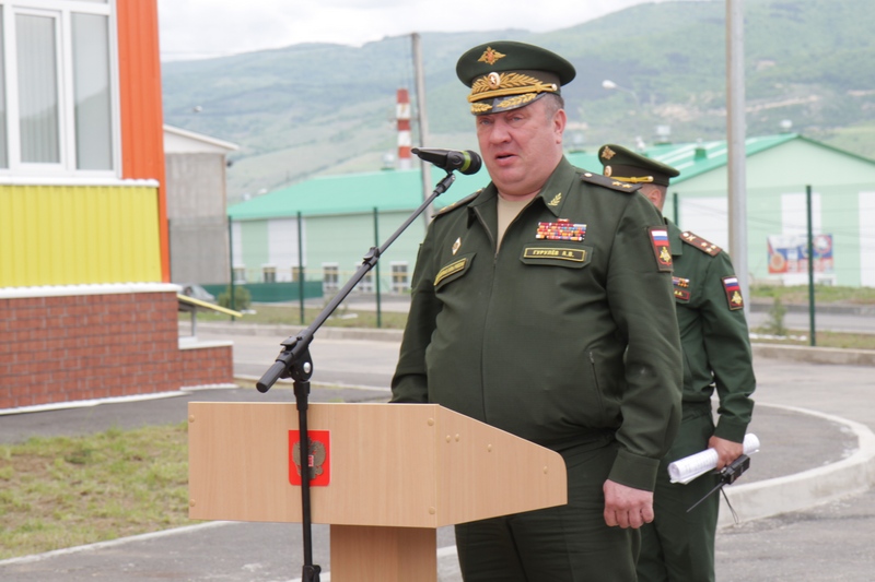 3. Анатолий Бибилов поздравил российских военнослужащих с открытием детского сада