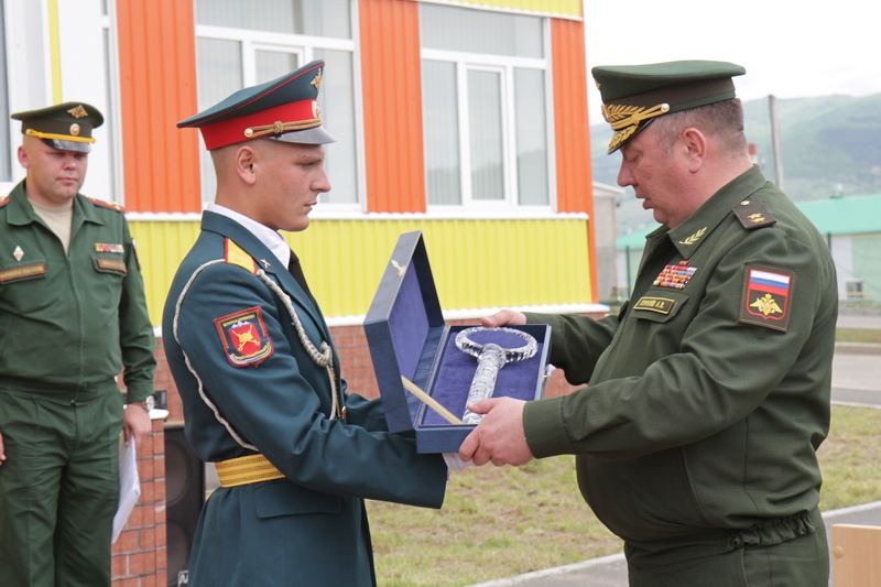 7. Анатолий Бибилов поздравил российских военнослужащих с открытием детского сада