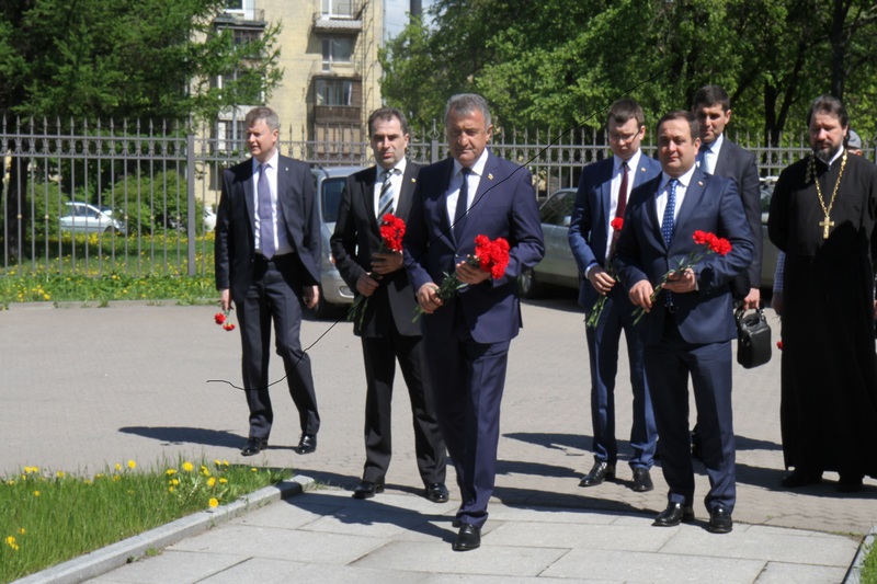 3. Церемония возложения цветов к Монументу жертвам Беслана в Санкт-Петербурге