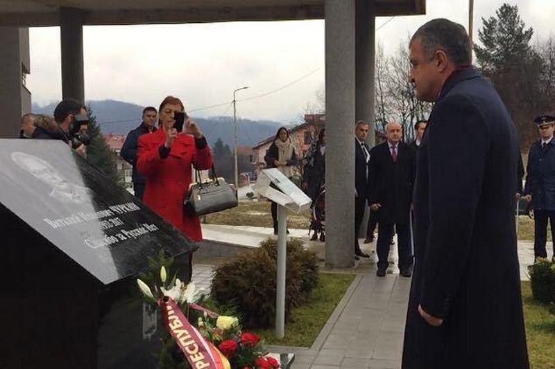 2. Возложение венка к памятнику Виталию Чуркину в Восточном Сараево