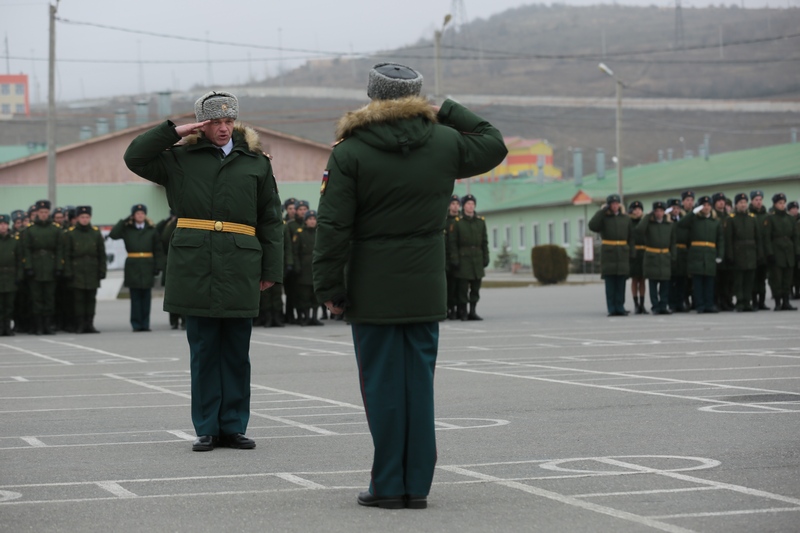 1. Торжественное построение военнослужащих 4-й российской военной базы по случаю празднования Дня защитника Отечества