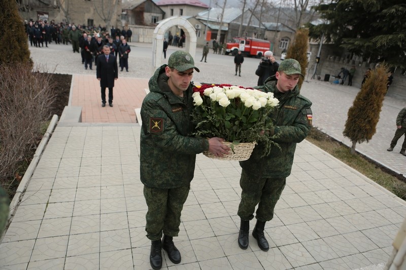 1. Церемония возложения венков и цветов к обелиску павшим защитникам Отечества