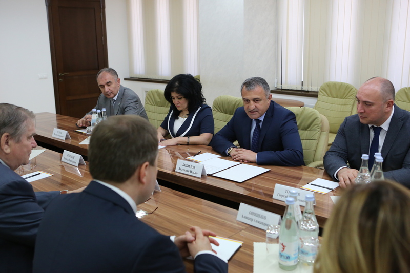 2. Встреча с делегацией из Донецкой Народной Республики