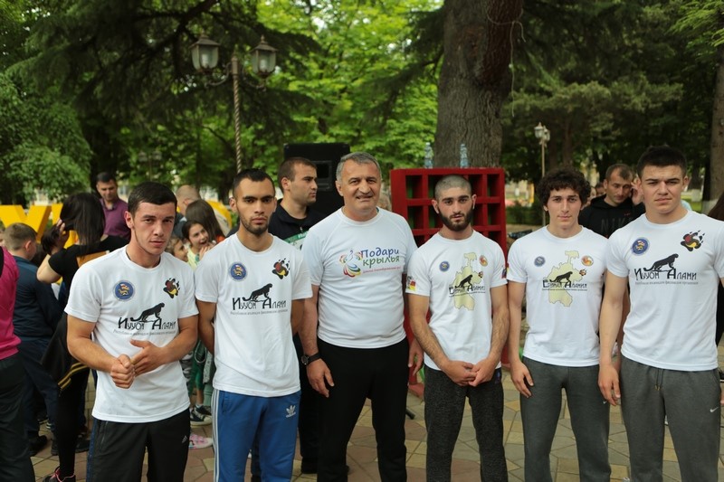 4. Анатолий Бибилов принял участие в благотворительном забеге #RunTskhinval
