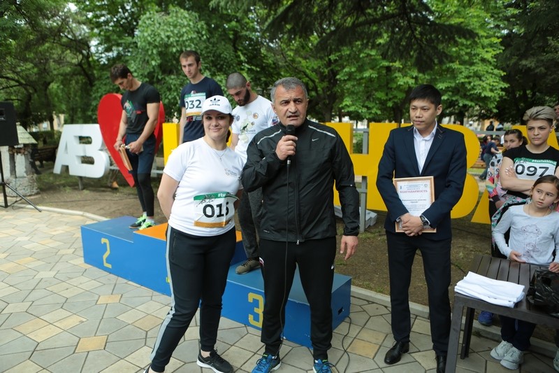 6. Анатолий Бибилов принял участие в благотворительном забеге #RunTskhinval