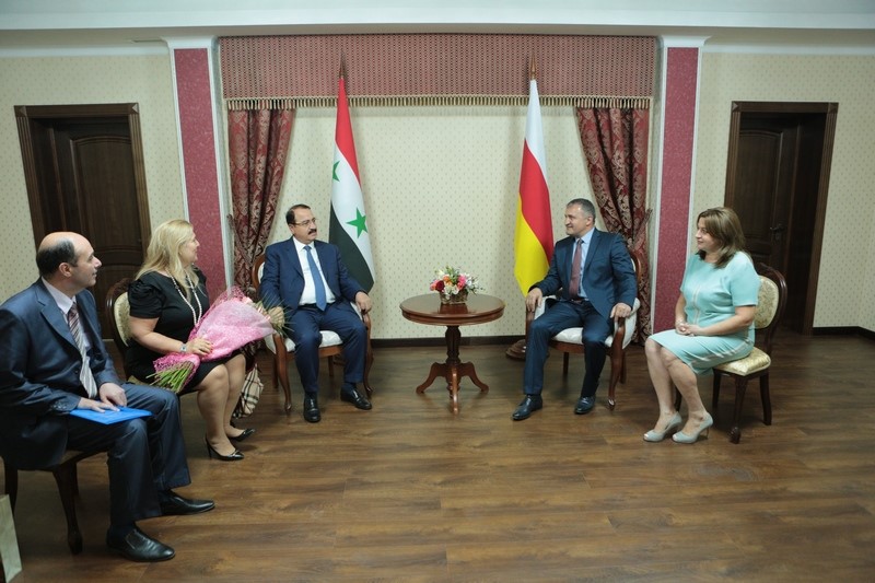 2. Встреча с личным представителем Президента Сирийской Арабской Республики Риядом Хаддадом