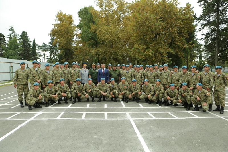 7. Анатолий Бибилов поблагодарил парадный расчет Вооруженных сил Республики Южная Осетия