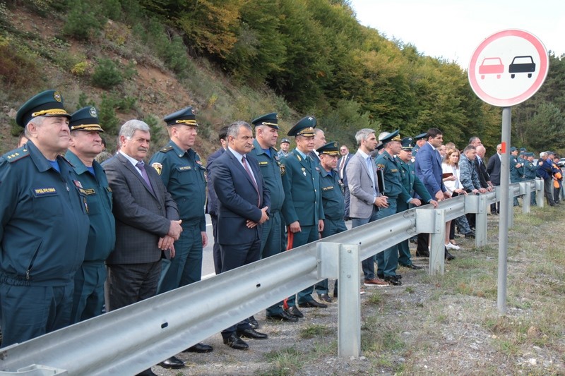 1. Анатолий Бибилов посетил показательные выступления сил МЧС Республики Южная Осетия