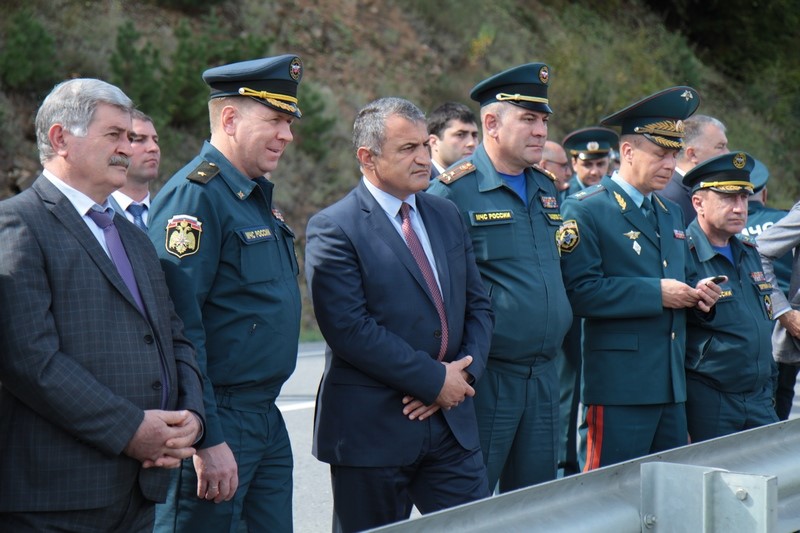 4. Анатолий Бибилов посетил показательные выступления сил МЧС Республики Южная Осетия