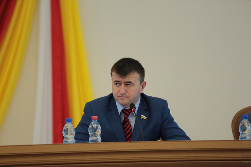 4. Анатолий Бибилов принял участие в заседании Парламента
