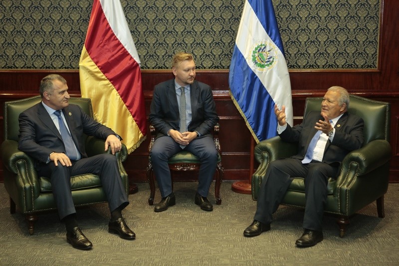 1. Встреча с Президентом Республики Сальвадор Сальвадором Санчесом Сереном