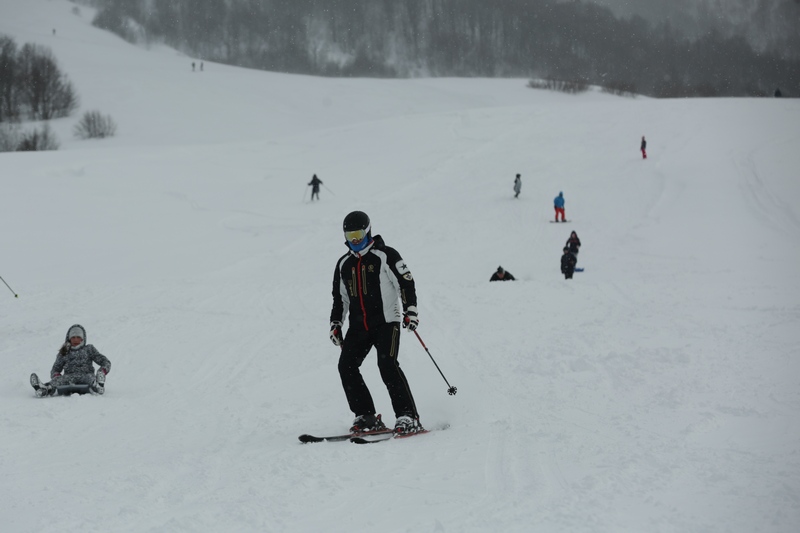 02. Анатолий Бибилов посетил соревнования по лыжным гонкам и сноуборду