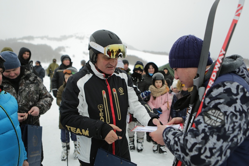 05. Анатолий Бибилов посетил соревнования по лыжным гонкам и сноуборду