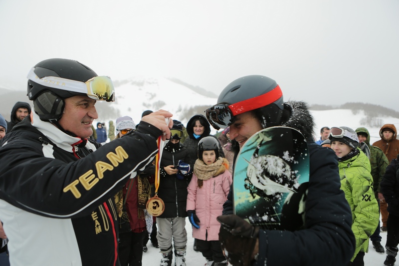 07. Анатолий Бибилов посетил соревнования по лыжным гонкам и сноуборду