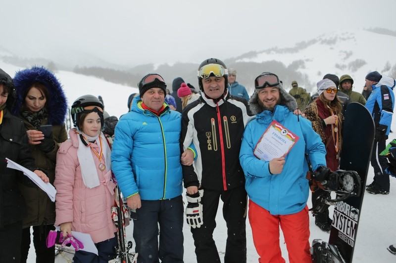 09. Анатолий Бибилов посетил соревнования по лыжным гонкам и сноуборду