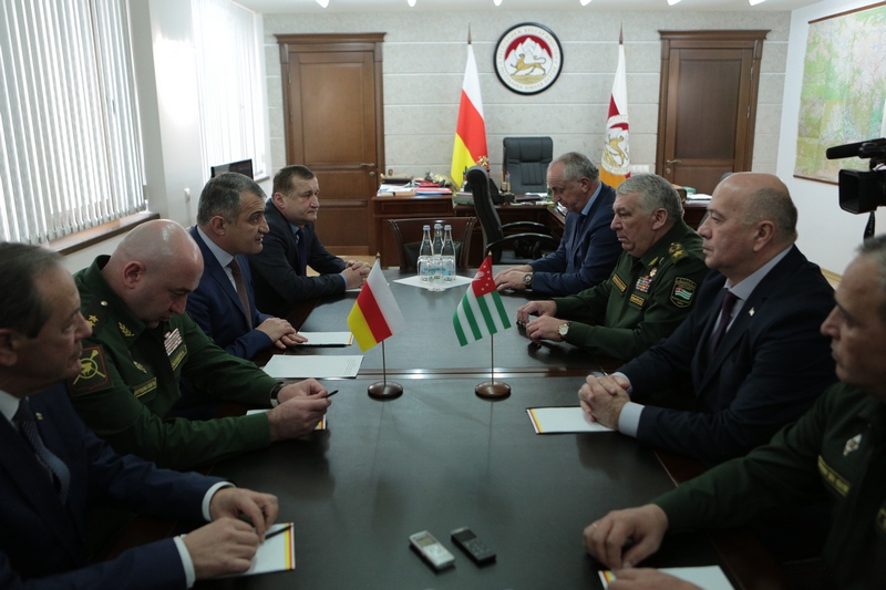 1. Встреча с Министром обороны Республики Абхазия Мирабом Кишмария