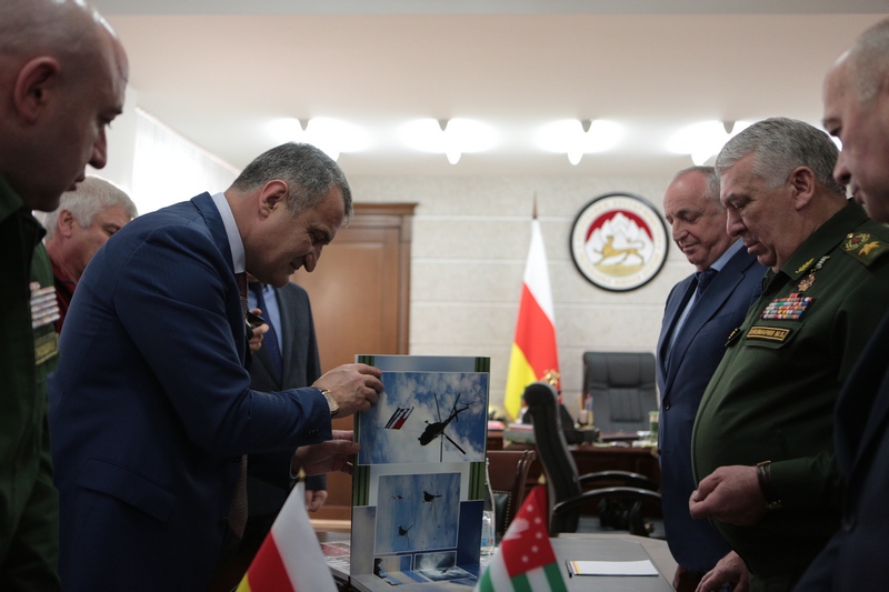 4. Встреча с Министром обороны Республики Абхазия Мирабом Кишмария