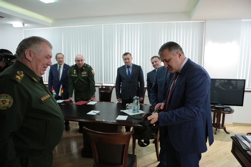 5. Встреча с Министром обороны Республики Абхазия Мирабом Кишмария