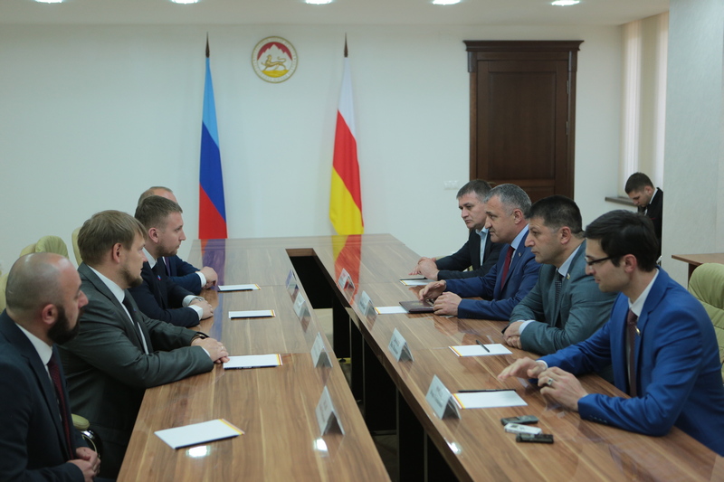1. Встреча с делегацией Народного Совета Луганской Народной Республики