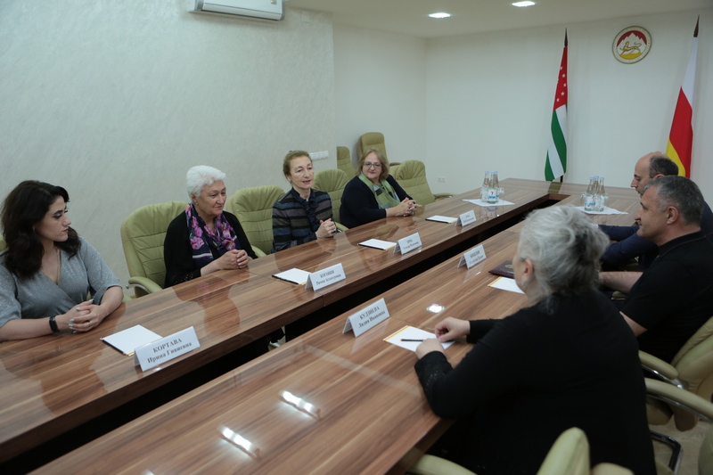 2. Встреча с представителями движения «Матери Абхазии за мир и социальную справедливость»