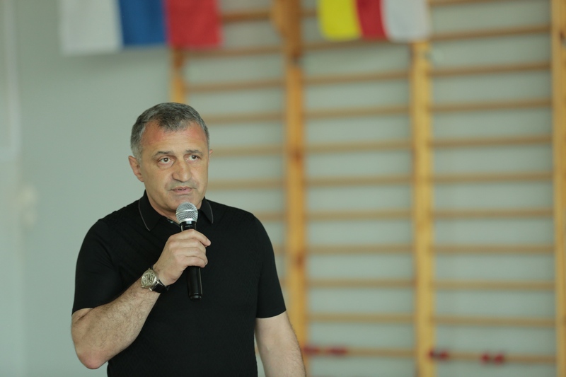 2. Анатолий Бибилов посетил Международный турнир по комплексному единоборству