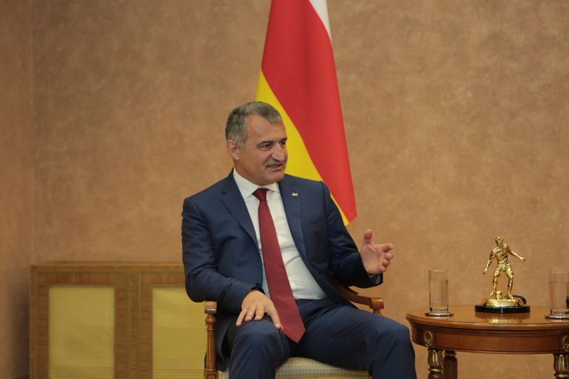 2. Встреча с Президентом Республики Арцах Бако Саакяном