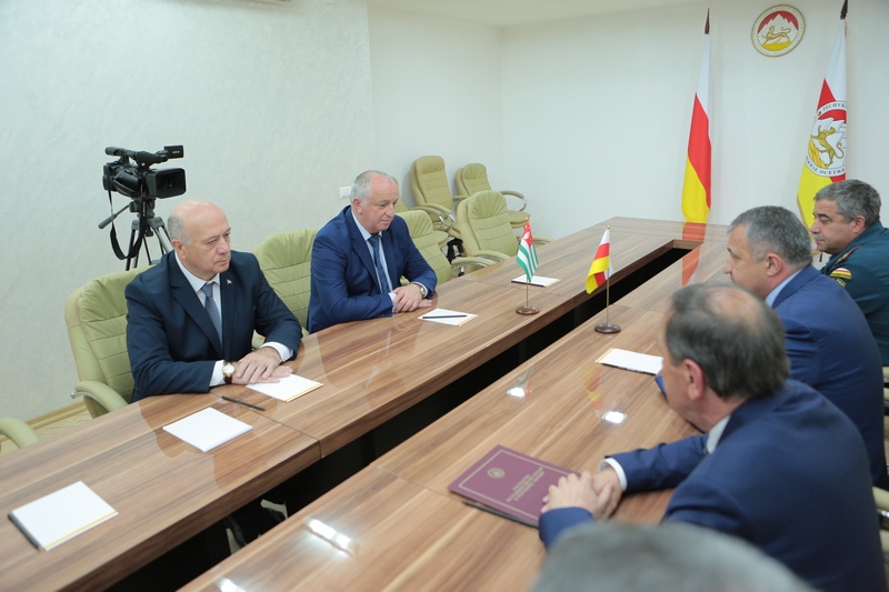 3. Встреча с Министром по чрезвычайным ситуациям Республики Абхазия Львом Квициния