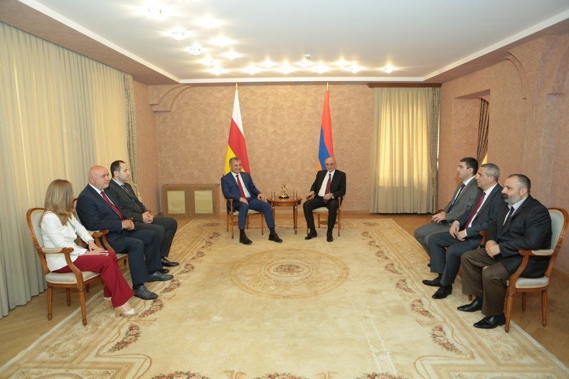 4. Встреча с Президентом Республики Арцах Бако Саакяном