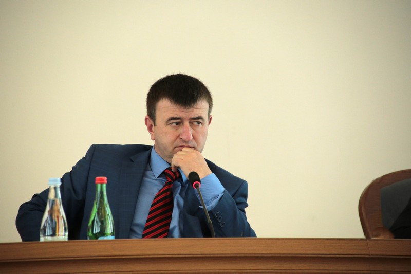 5. Анатолий Бибилов принял участие в работе последней сессии Парламента Республики Южная Осетия VI созыва