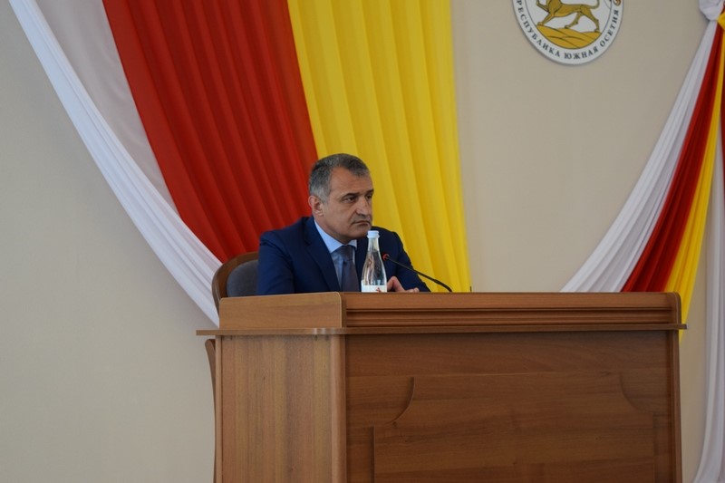 1. Анатолий Бибилов принял участие в работе первой сессии Парламента Республики Южная Осетия VII созыва