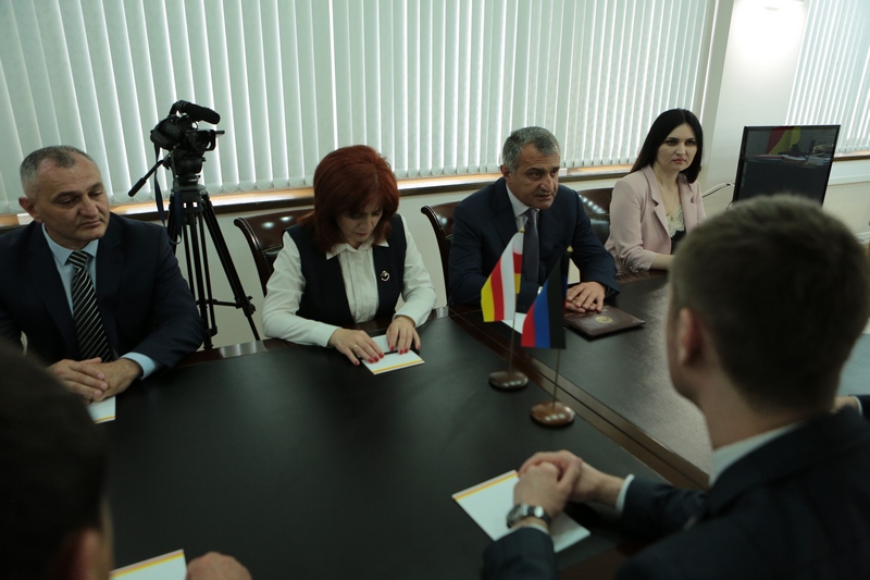 2. Встреча с делегацией Министерства юстиции Донецкой Народной Республики