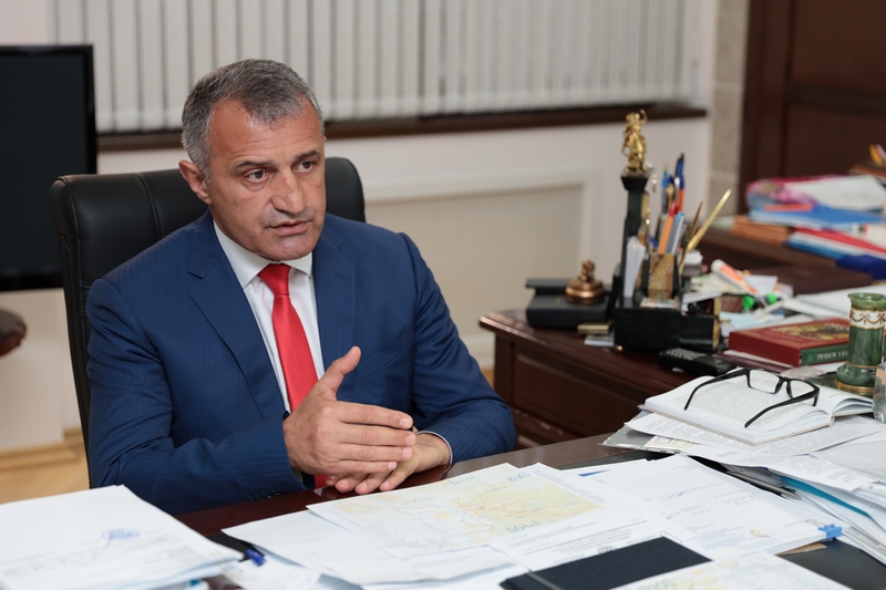 2. Анатолий Бибилов: «Угрозы безопасности Республики Южная Осетия должны быть исключены»