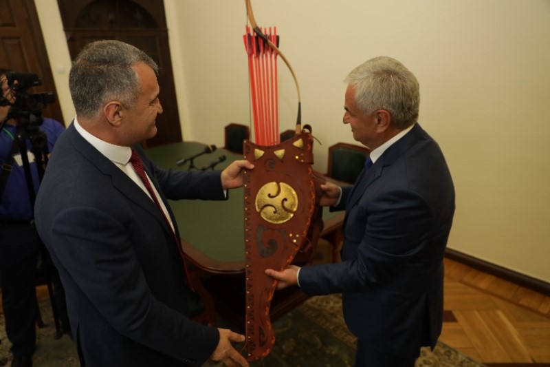2. Встреча с Президентом Республики Абхазия Раулем Хаджимба