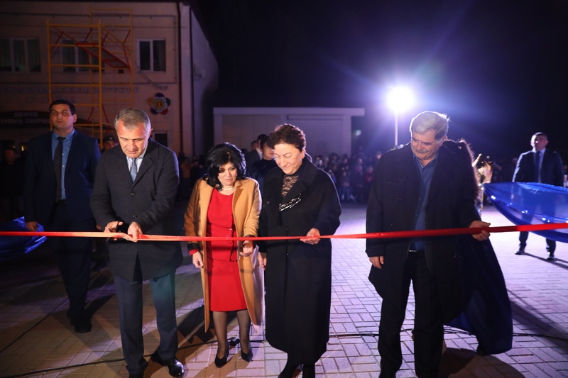 2. Анатолий Бибилов посетил церемонию открытия первого в Южной Осетии планетария