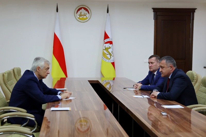 1. Встреча с Председателем Парламента Республики Северная Осетия-Алания Алексеем Мачневым