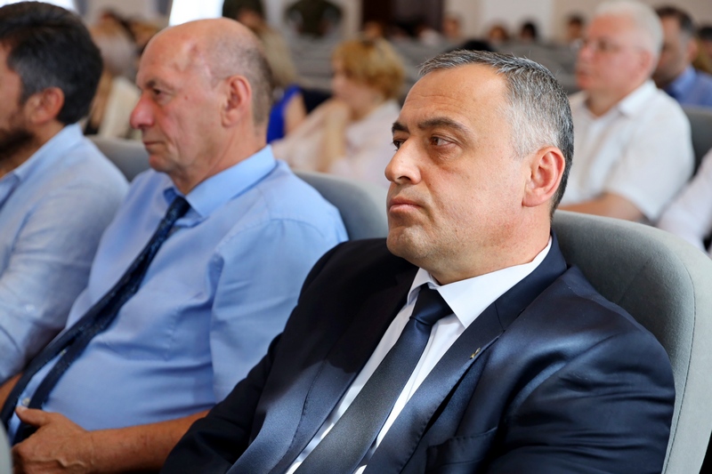 7. Анатолий Бибилов принял участие в работе сессии Парламента Республики Южная Осетия