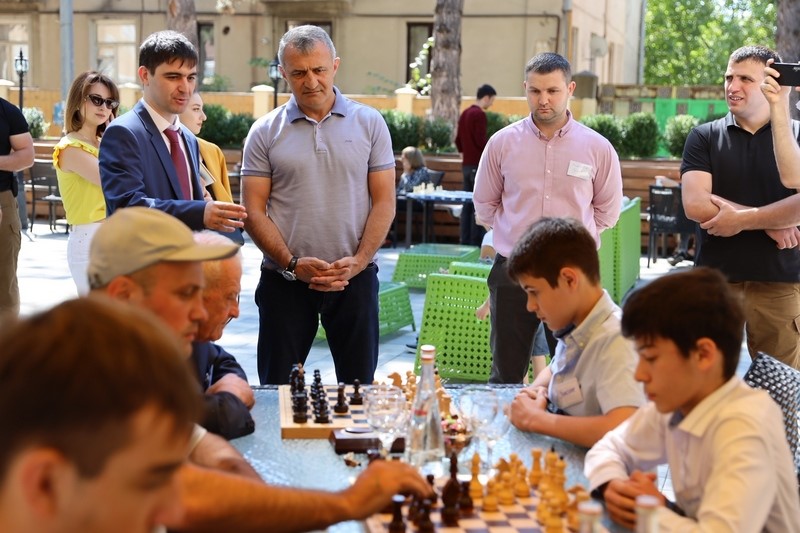7. Анатолий Бибилов принял участие в церемонии открытия турнира по быстрым шахматам