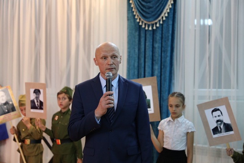9. Анатолий Бибилов посетил театрализованное представление «Реквием»